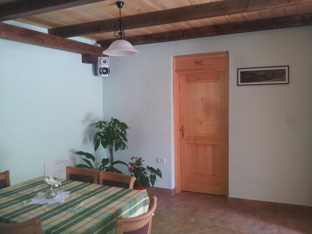 Villa Turisticna Kmetija Pri Pozarju Knezak Esterno foto