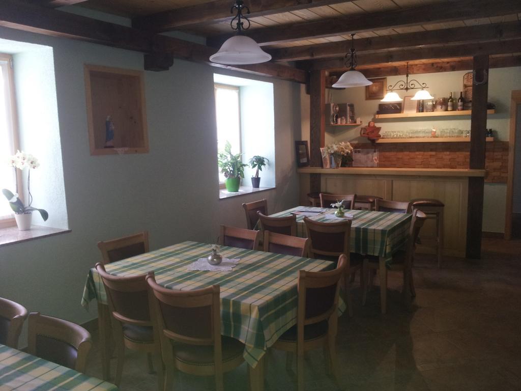 Villa Turisticna Kmetija Pri Pozarju Knezak Esterno foto