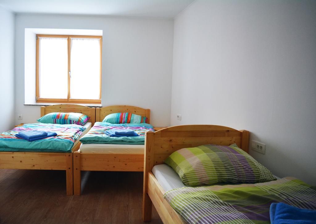 Villa Turisticna Kmetija Pri Pozarju Knezak Esterno foto