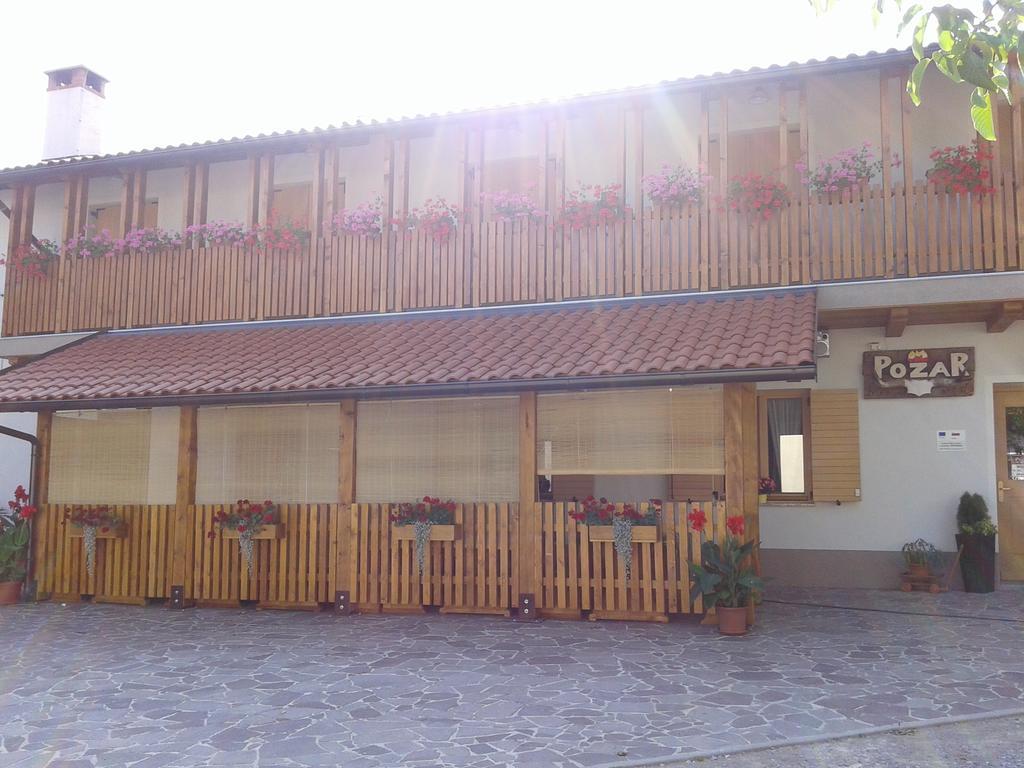 Villa Turisticna Kmetija Pri Pozarju Knezak Esterno foto